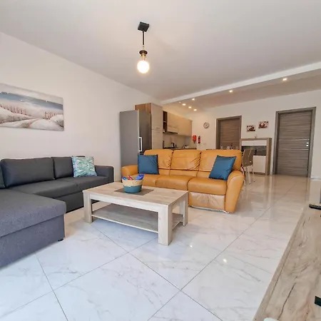 Seascape - Modern Seaview Apartment In Prime Area Of Qawra