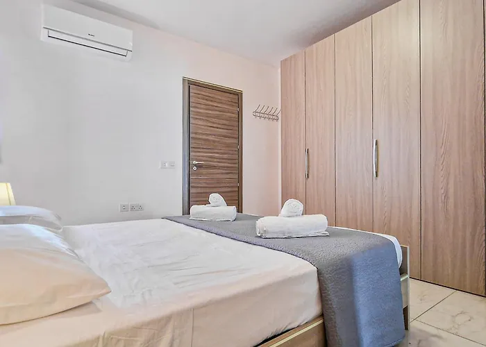 Apartment Seascape - Modern Seaview In Prime Area Of Qawra St. Paul's Bay