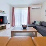 Апартаменты Seascape - Modern Seaview In Prime Area Of Qawra