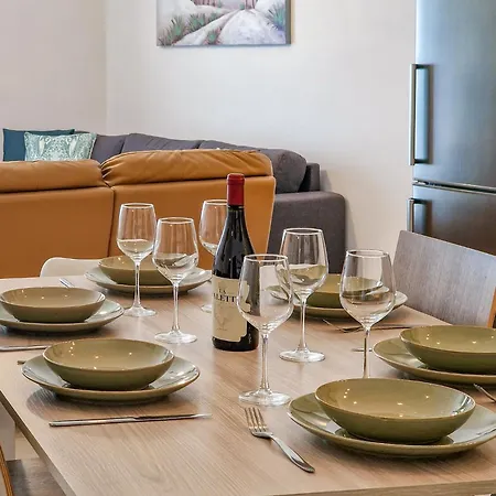 Seascape - Modern Seaview Apartment In Prime Area Of Qawra 公寓