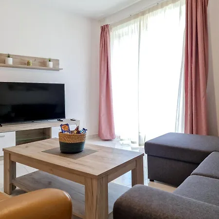 Seascape - Modern Seaview Apartment In Prime Area Of Qawra