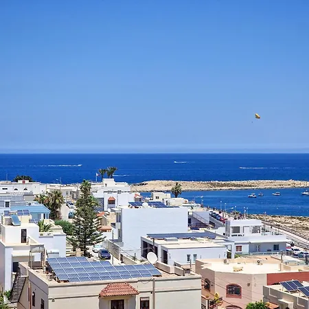 Seascape - Modern Seaview Apartment In Prime Area Of Qawra 公寓 *